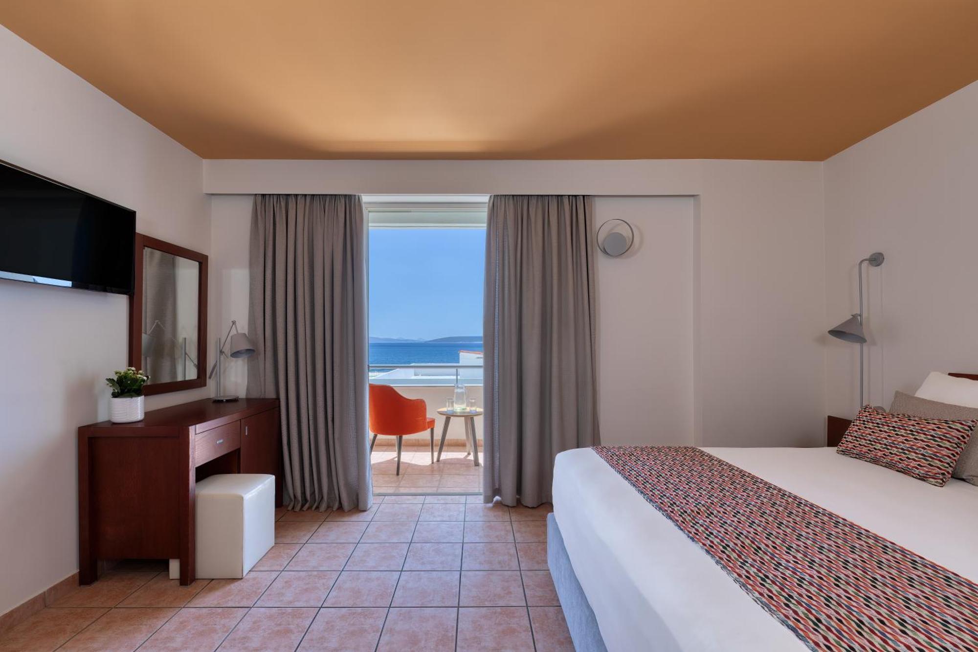 Flisvos Royal Hotel & Suites Tolo Exterior photo